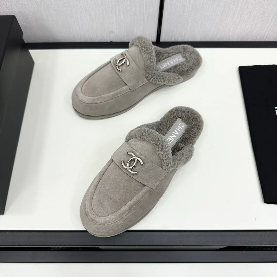 👟👟Ex-factory price 600👟👟Chanel 24K new furry loafers and Teddy furry shoes for autumn and winter. Very comfortable. Maillard brown is still very suitable for autumn and winter~ Suede upper, fur lining integrated, leather outsole Size: 35-39, other sizes are customized